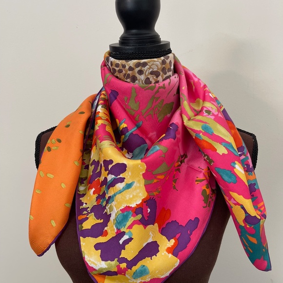 New Salvatore Ferragamo Scarf Leopard in Flower Garden Pink Multicolor Silk Wrap - Picture 1 of 14